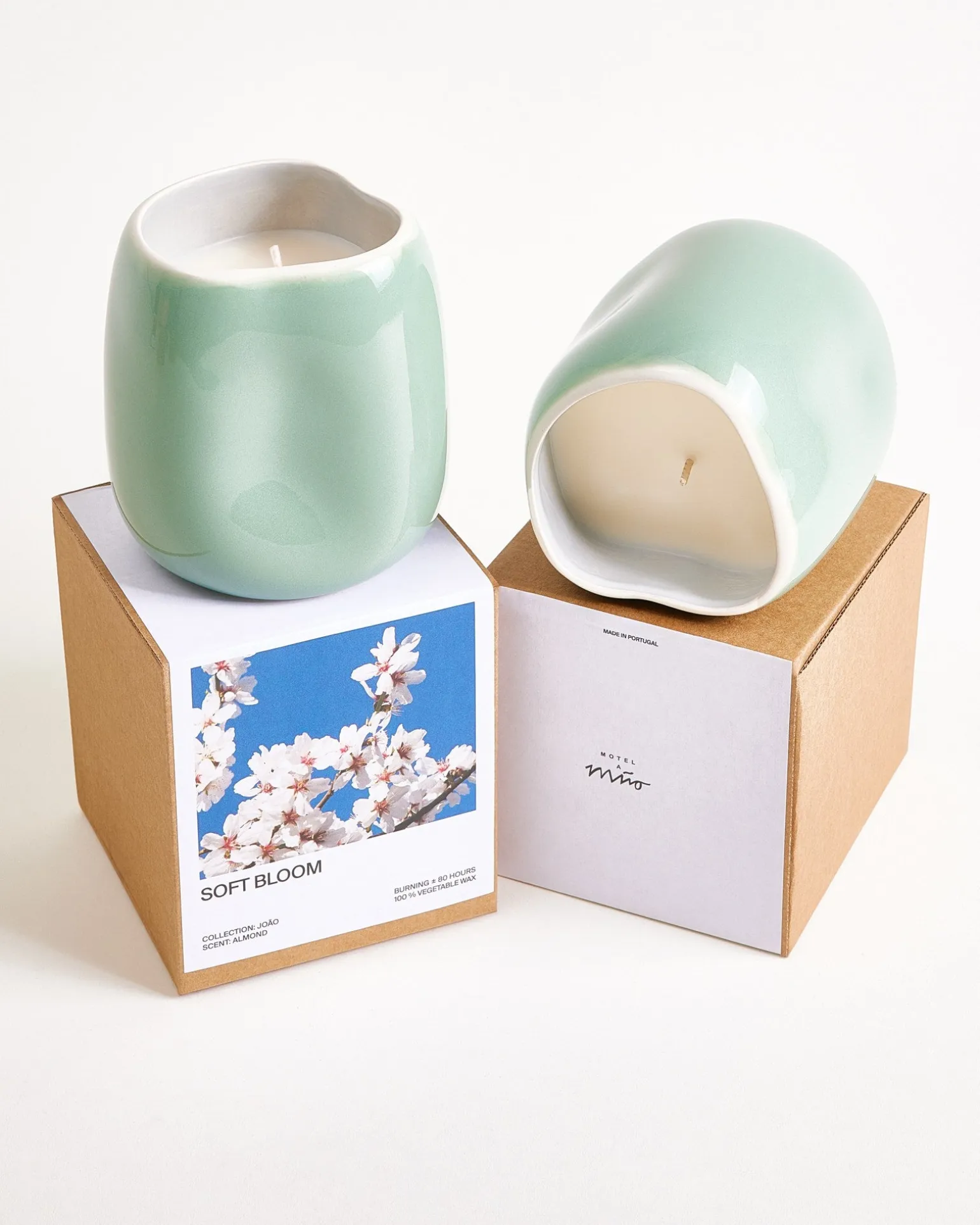 João - scented candle "Soft Bloom" sage light blue