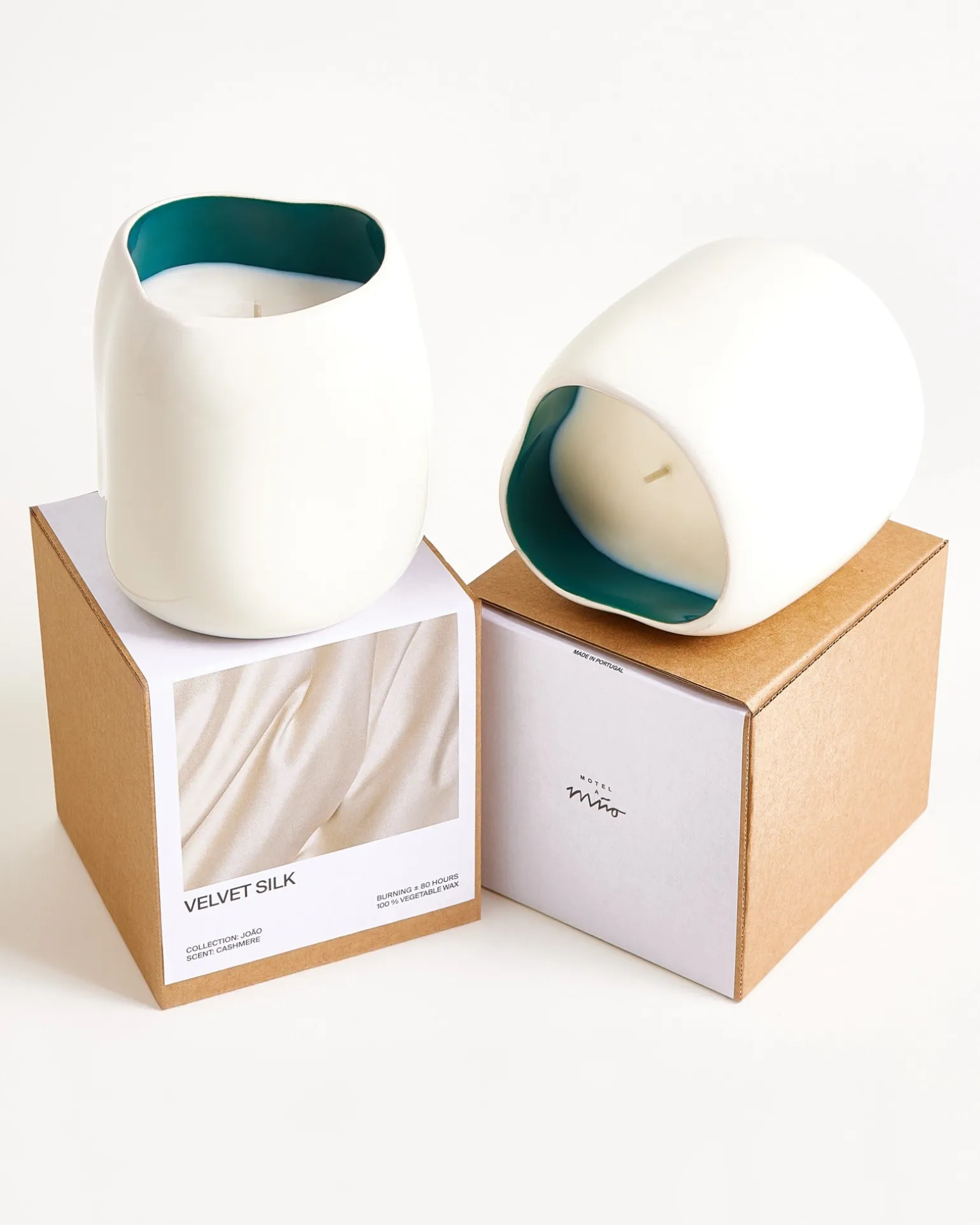 João - Scented candle Velvet Silk sand dark green